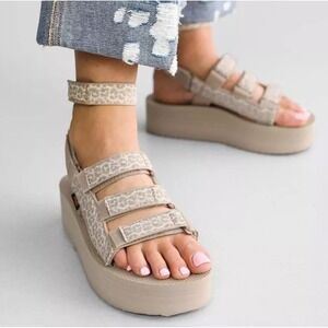 Teva Women's Flatform Universal Sandal Beige Leopard Print Platform